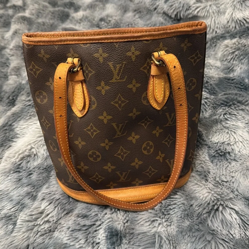 AUTHENTIC LOUIS VUITTON BUCKET BAG